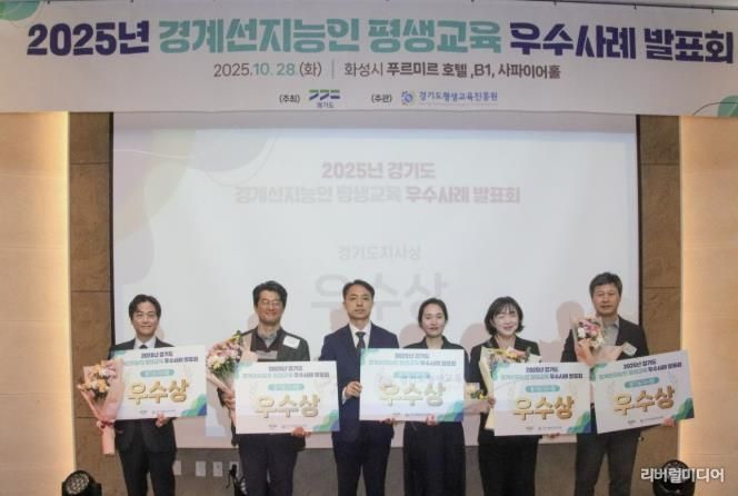 우수상 수상자 단체 사진