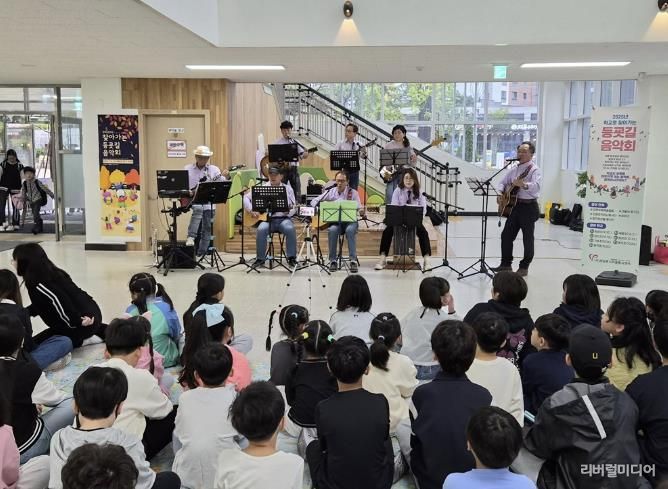 의정부시자원봉사센터, 학교로 찾아가는 '등굣길 음악회' 성료