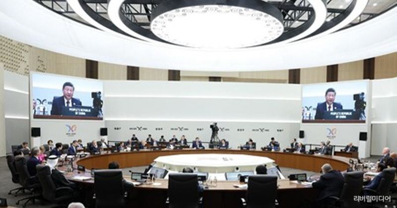 31일 오전 '제32차 APEC 경제체 지도자회의' 제1세션에서 연설 중인 시 주석. (사진/신화통신)