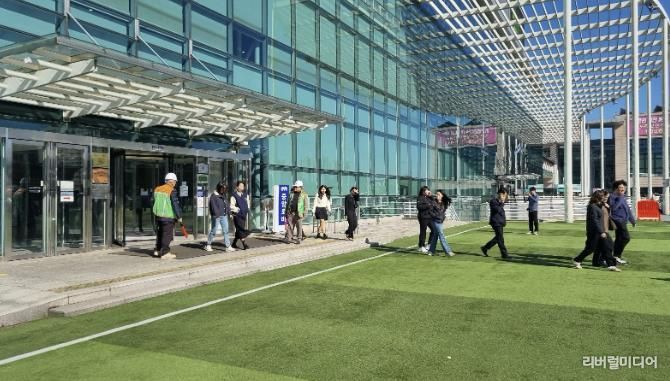 용인특례시가 지진발생 대비 통합지원본부 운영훈련을 진행했다.