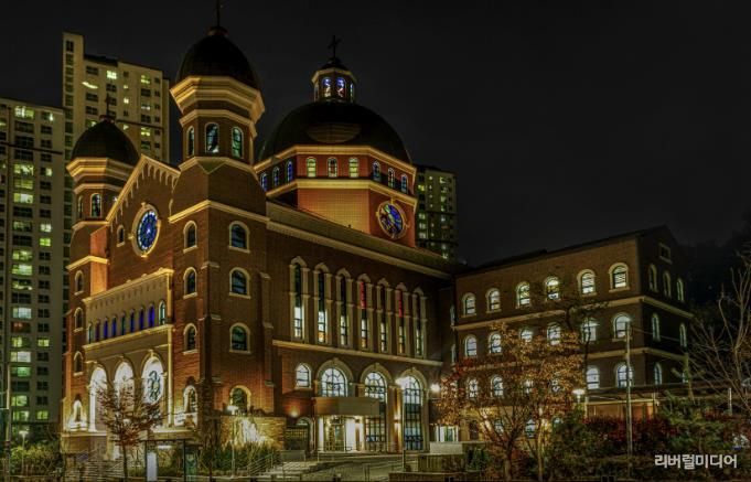 2021 수원디자인대상 수상작인 광교1동성당.