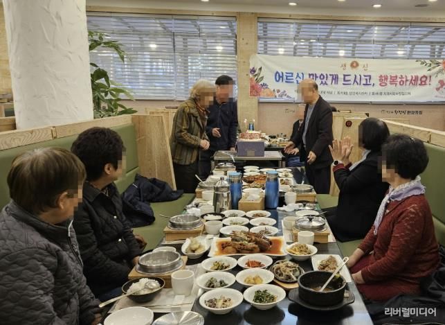 수원시 팔달구 화서1동, 홀몸어르신께 생신상으로 온기 전해