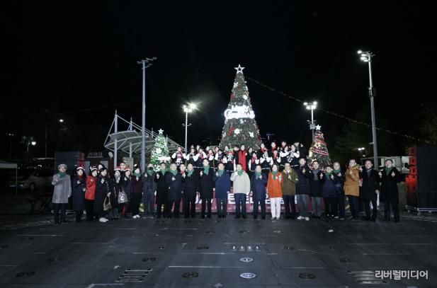 구리시, '2025 성탄 트리 점등식' 성료... 시민과 함께 사랑과 희망의 빛 밝혀