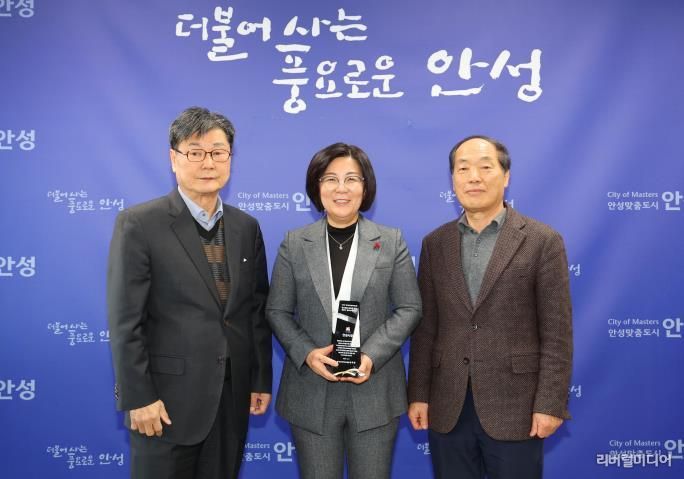 안성시, '복지정보안내도우미 사업' 우수기관 감사패 수여