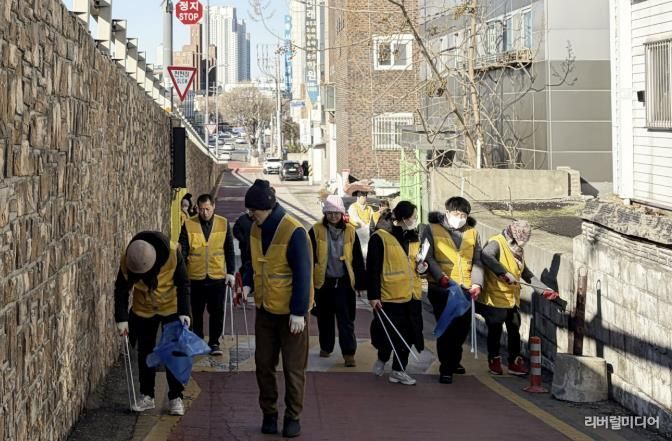 수원시 장안구 연무동, 마음샘정신재활센터와 함께 겨울 연말맞이 대청소 실시