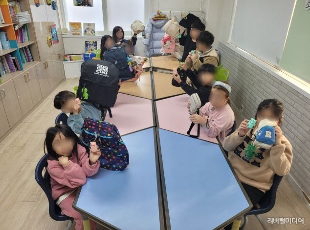 초등학교 입학 취약계층 아동에 호신용 키링 경보기 지급