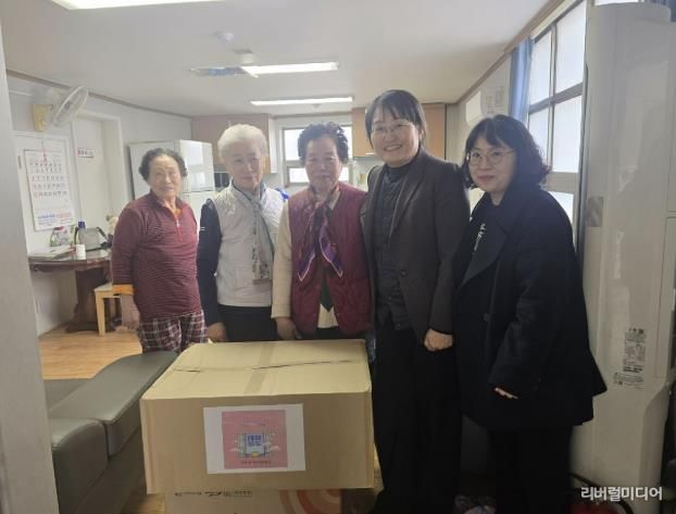 시흥시 정왕2동, 설맞아 경로당 23곳에 위문품 전달