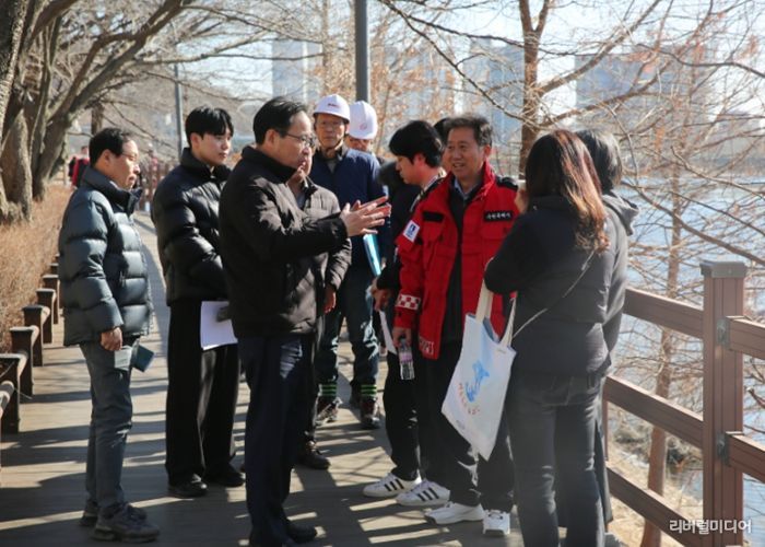 수원시 장안구, 광교마루길‘데크경관조명 개선공사’현장 점검