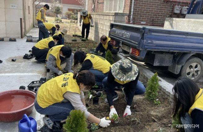 수원시 장안구 새마을지도자영화동협의회, ‘별무리 손바닥 정원’봄맞이 새 단장