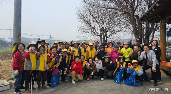 이천시 호법면 환경봉사단, 새봄맞이 국토대청소 실시